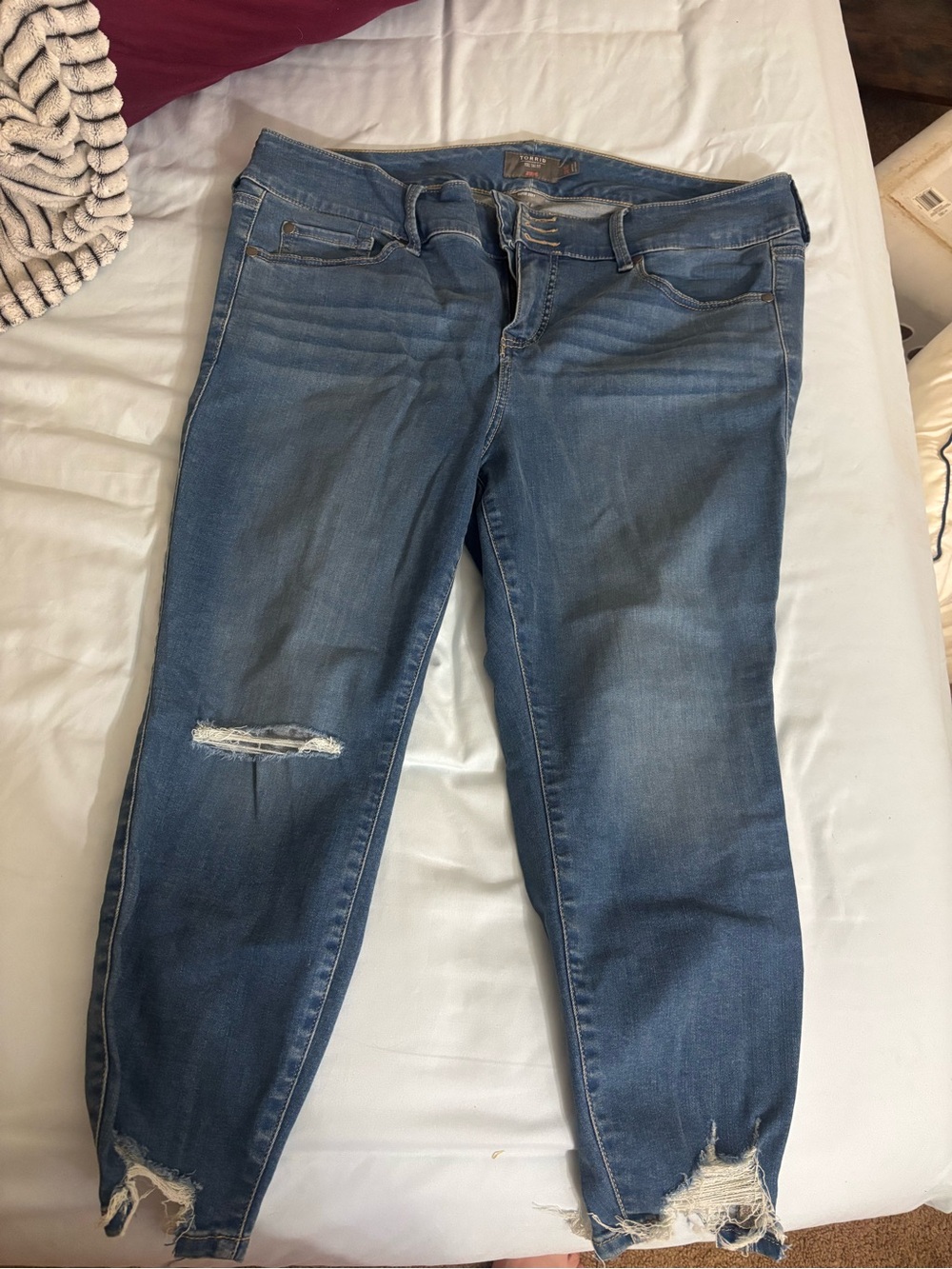 Women’s Distressed Blue Skinny Jegging